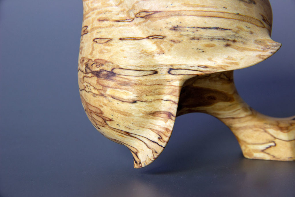 detailled view of the "Couple Seed" sculpture in spalted birch composed of two heart-shaped elements that cannot be separated - Original creation by Coralie Saramago